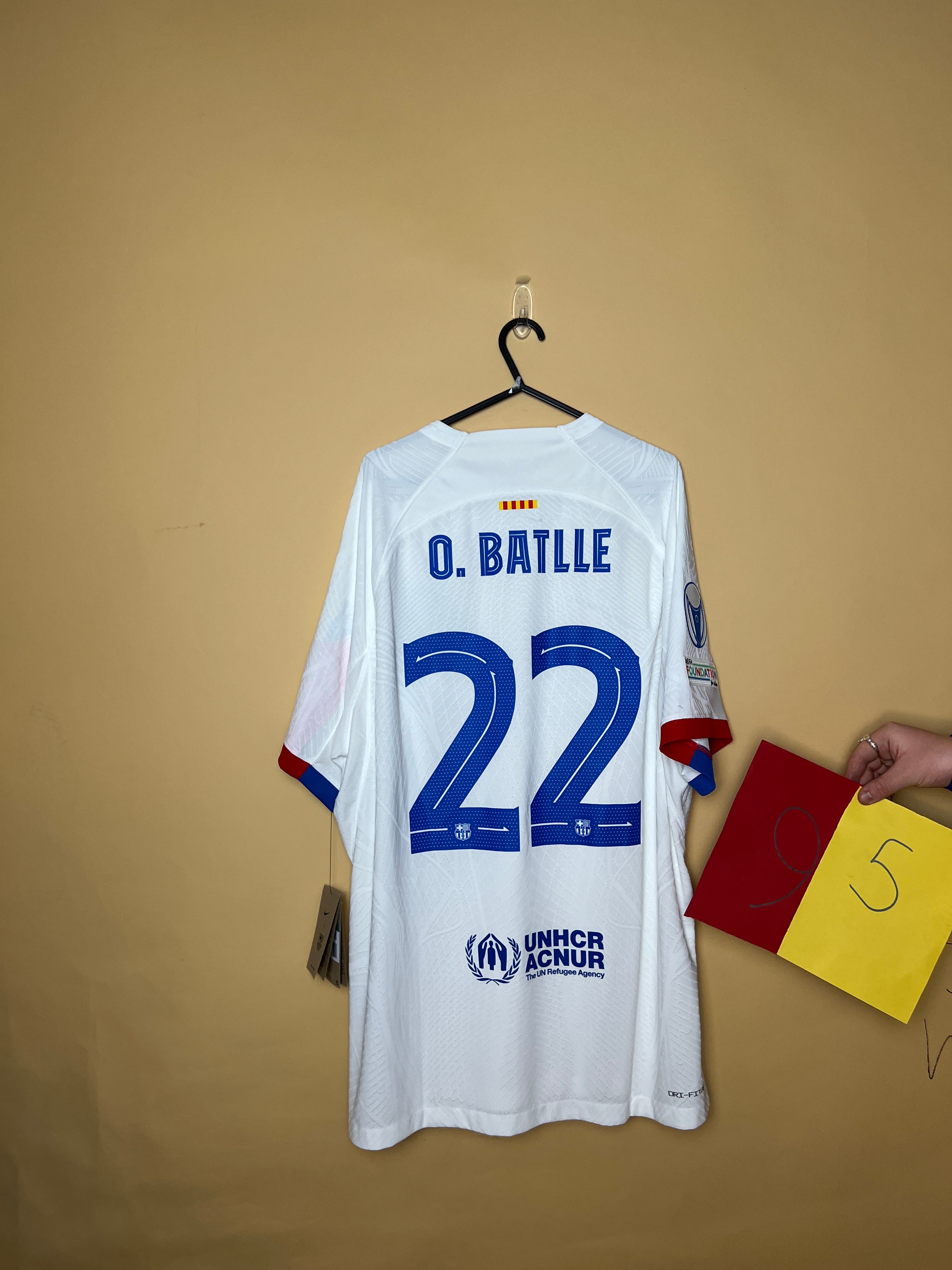 Barcelona Away 23/24 XL Match Straight Fit Shirt O.Batlle (Damaged)