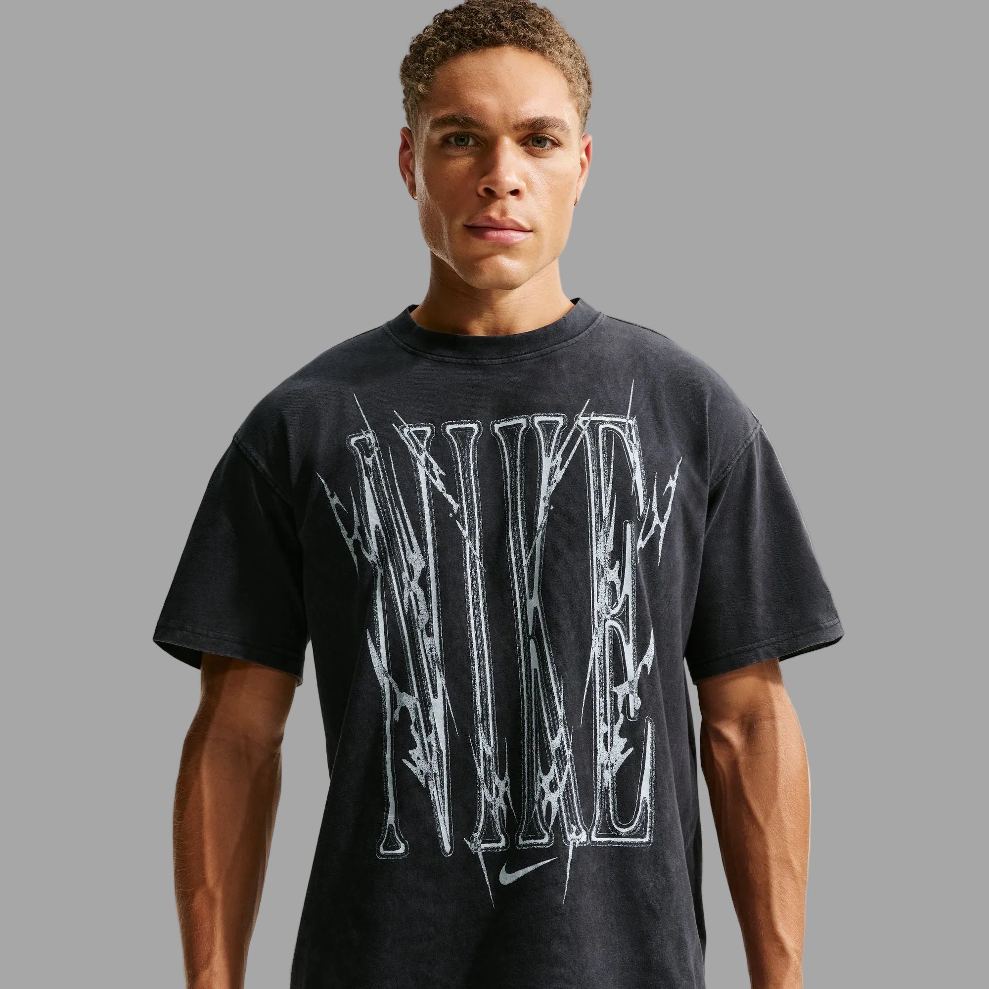 Nike Straight Fit Graphic T-Shirt