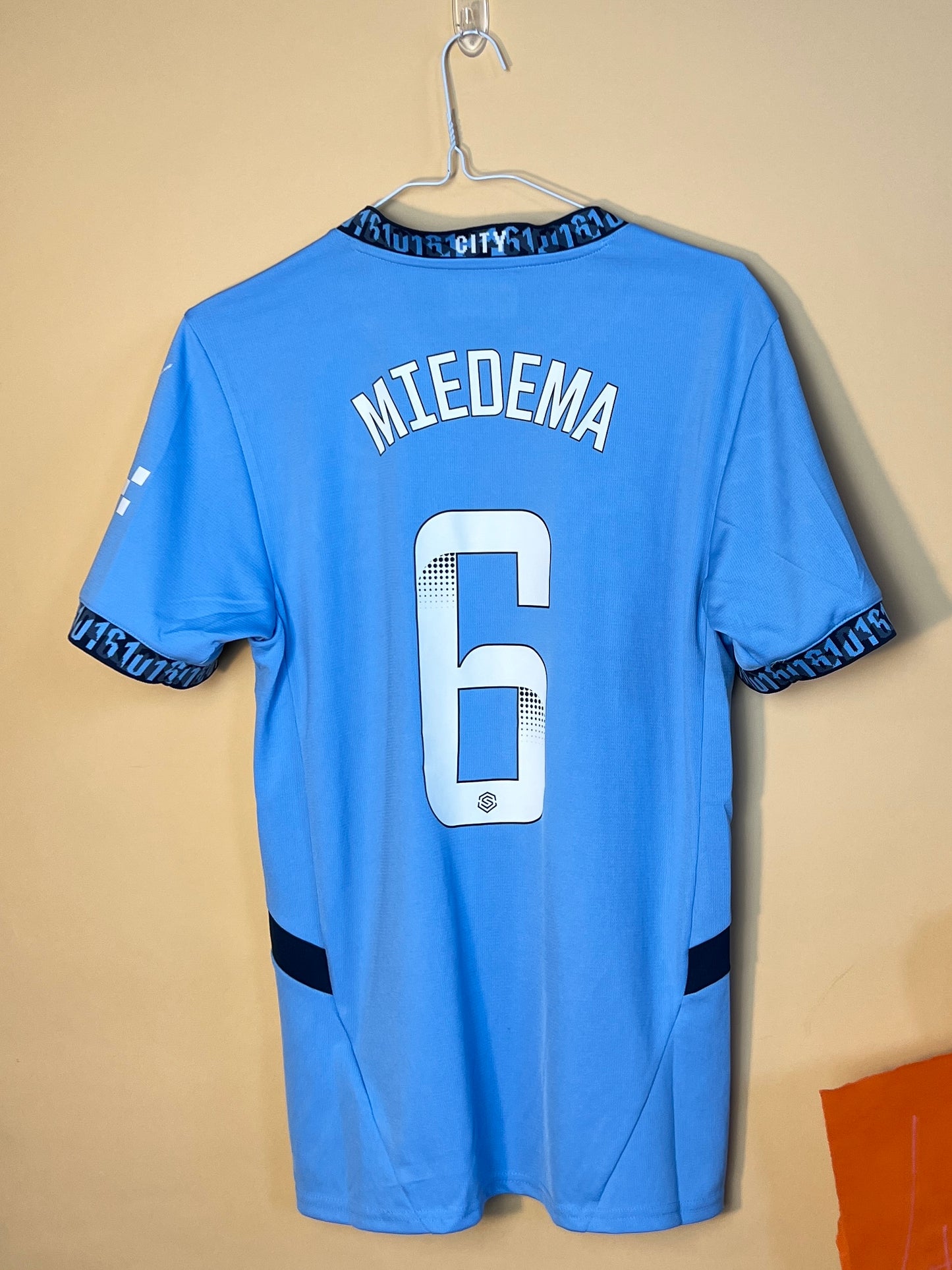 Man City Home 24/25 Mens Small Shirt - Miedema 6