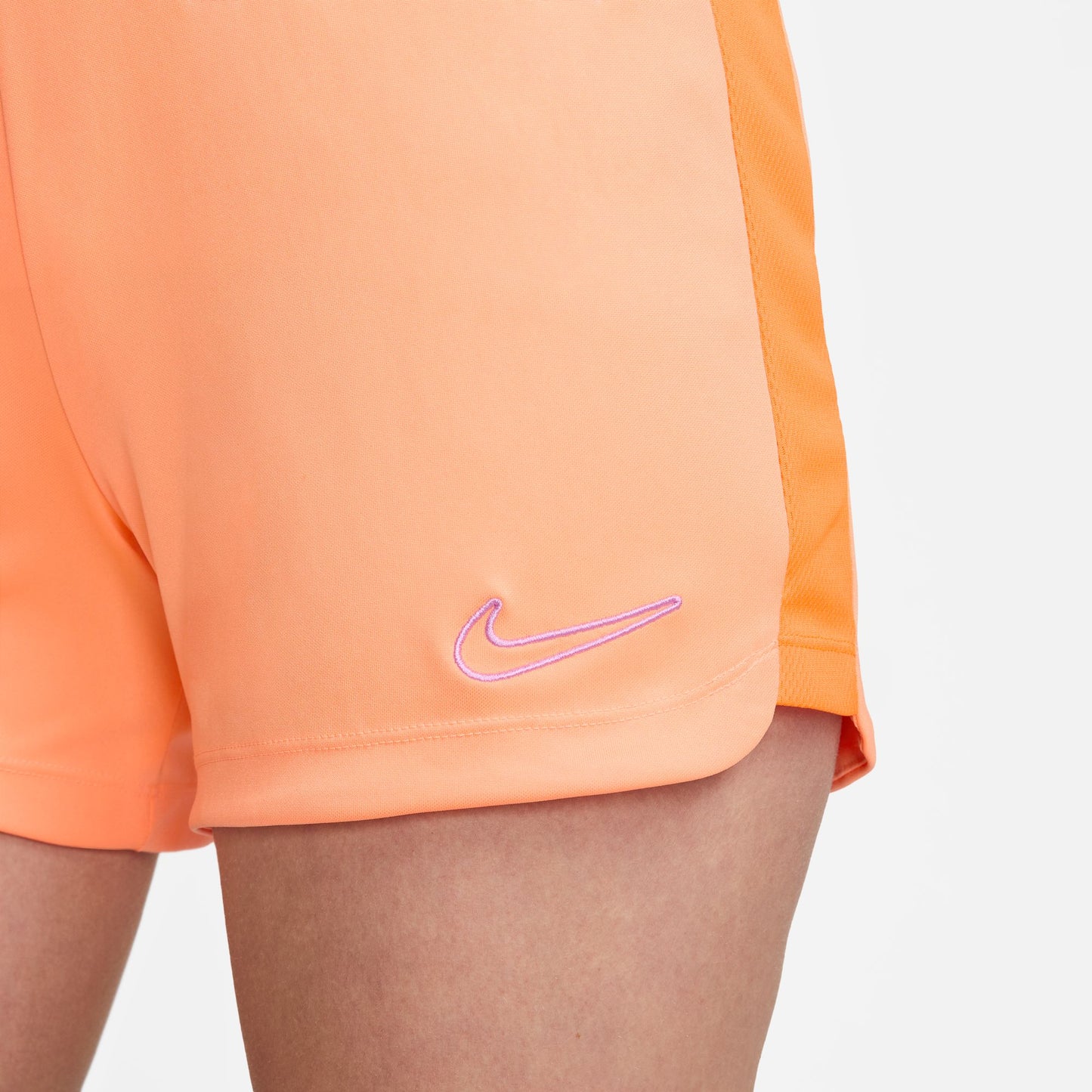 Pantalón corto de fútbol Nike Dri-FIT Academy para mujer