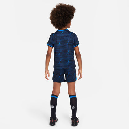 Equipación Nike Dri-FIT de 3 piezas para niños pequeños visitante del Chelsea 23/24