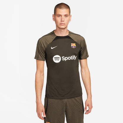 Camiseta de entrenamiento de fútbol Nike Dri-FIT de corte recto Barcelona Strike 23/24