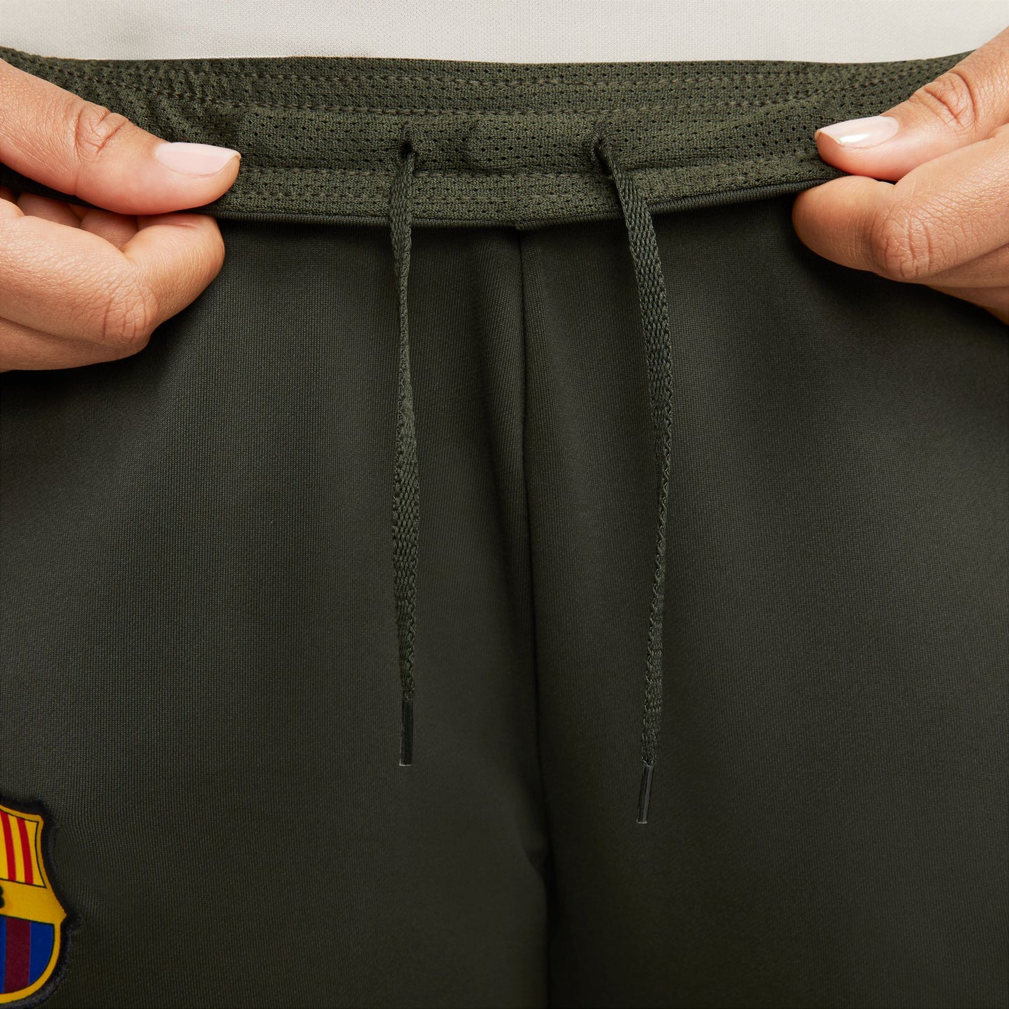 Pantalón de fútbol Nike Dri-FIT Knit Barcelona Strike 23/24 para mujer