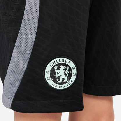 Pantalón corto de fútbol Nike Dri-FIT Chelsea Strike Third 23/24 para niños talla grande
