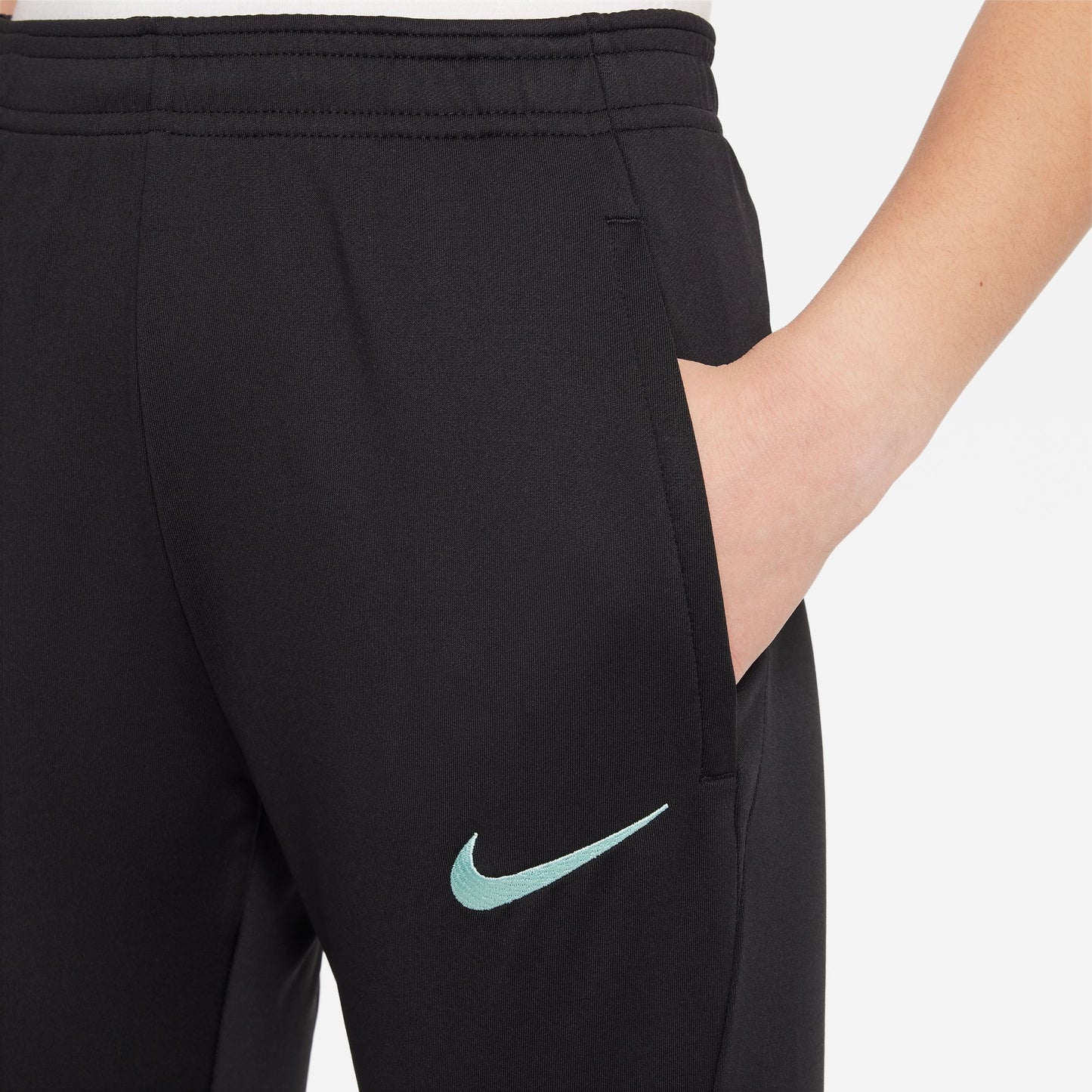 Pantalón de fútbol tejido Nike Dri-FIT para niños talla grande Chelsea Tercera 23/24