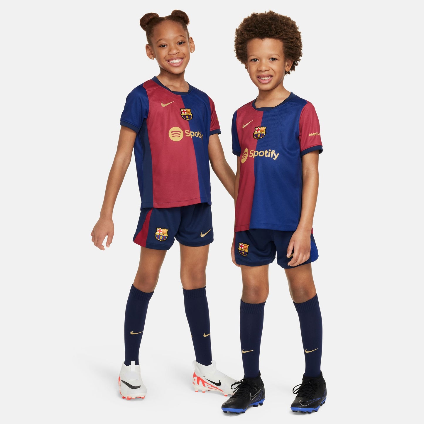 Equipación Nike Dri-FIT de 3 piezas para niños pequeños de local del Barcelona 23/24