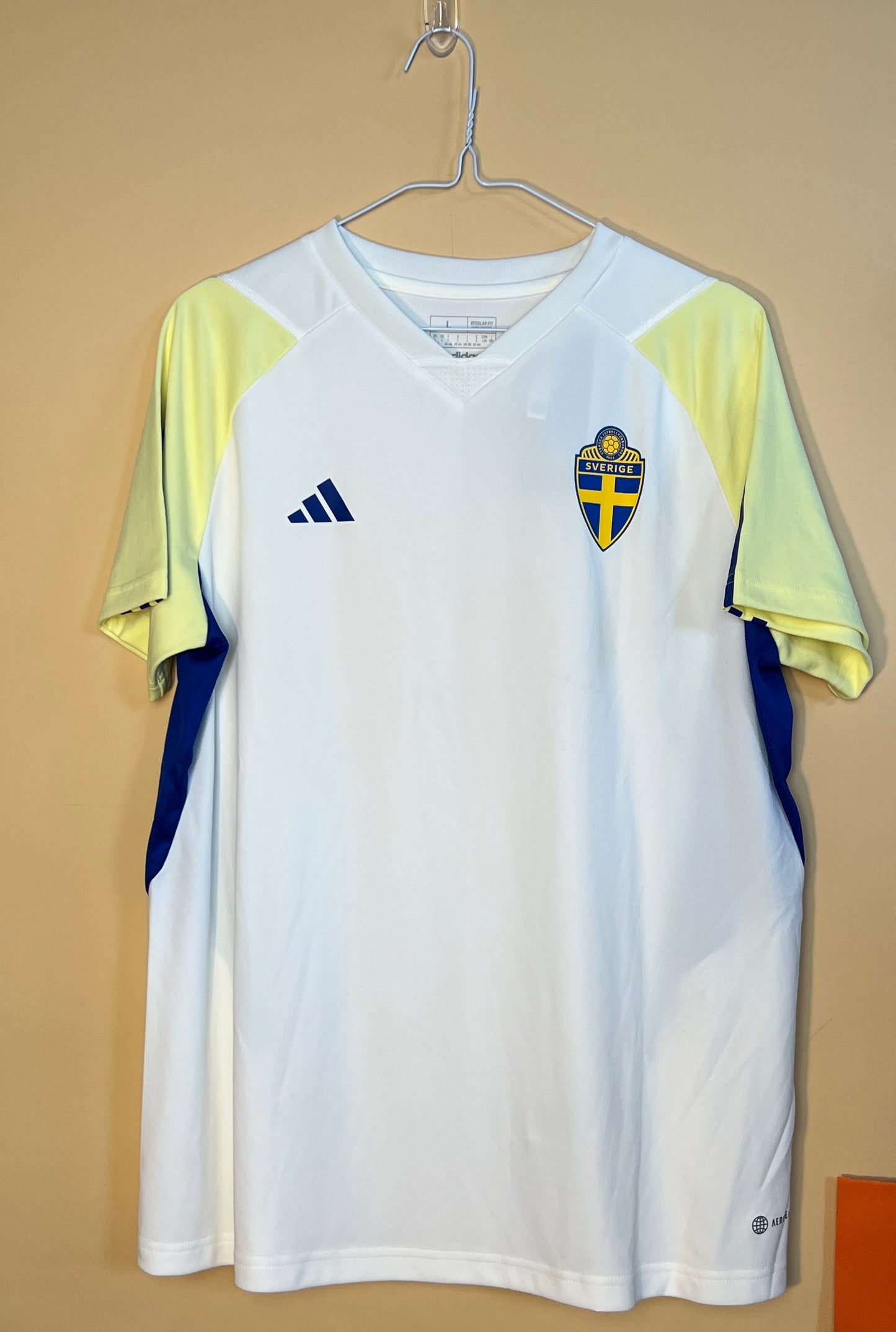 Sweden Training 2023 Womens Large Shirt