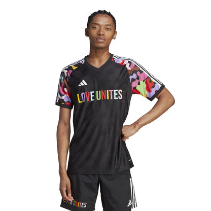 PRIDE 2023 Zwart Adidas stadionshirt met rechte pasvorm