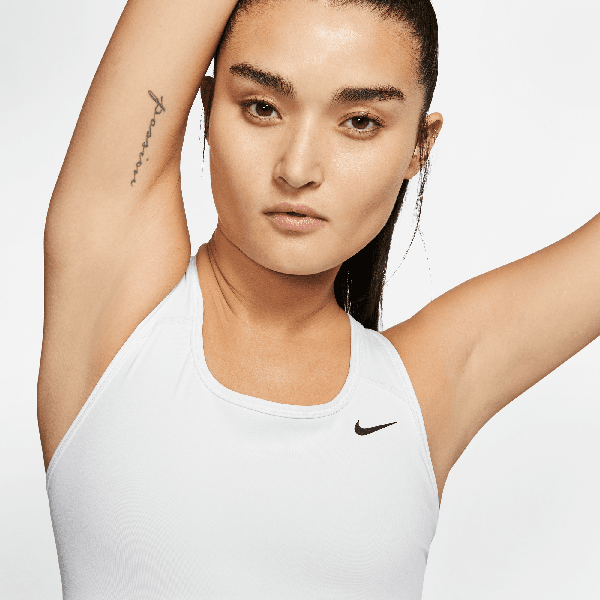 NIKE Sujetador deportivo blanco sin relleno de sujeción media para mujer 